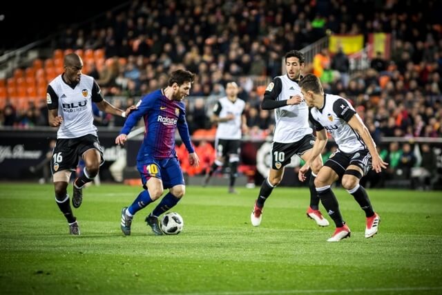 克罗斯评选历史最佳阵容：诺伊尔门将，马塞洛、拉姆...